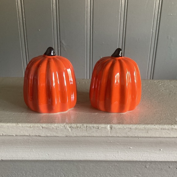 NWT- Set of 2- Vibrant Orange Pearl Glazed Porcelain Pumpkin Decorations - Picture 13 of 17